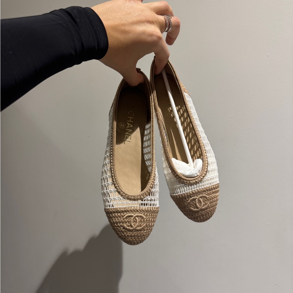 Chanel 25P Raffia White & Beige Flats | BNIB | Size 36, 36.5, 37.5 - Picture 9 of 13